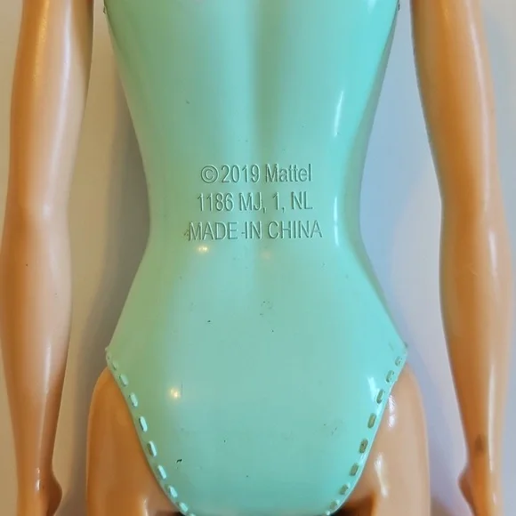 Barbie in Aqua Swimsuit - Picture 4 of 4